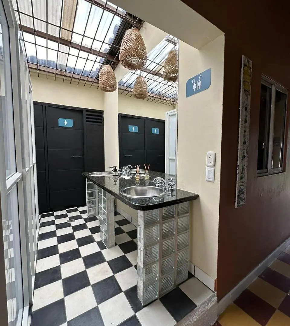 Lucca Hostel Medellín Penzion