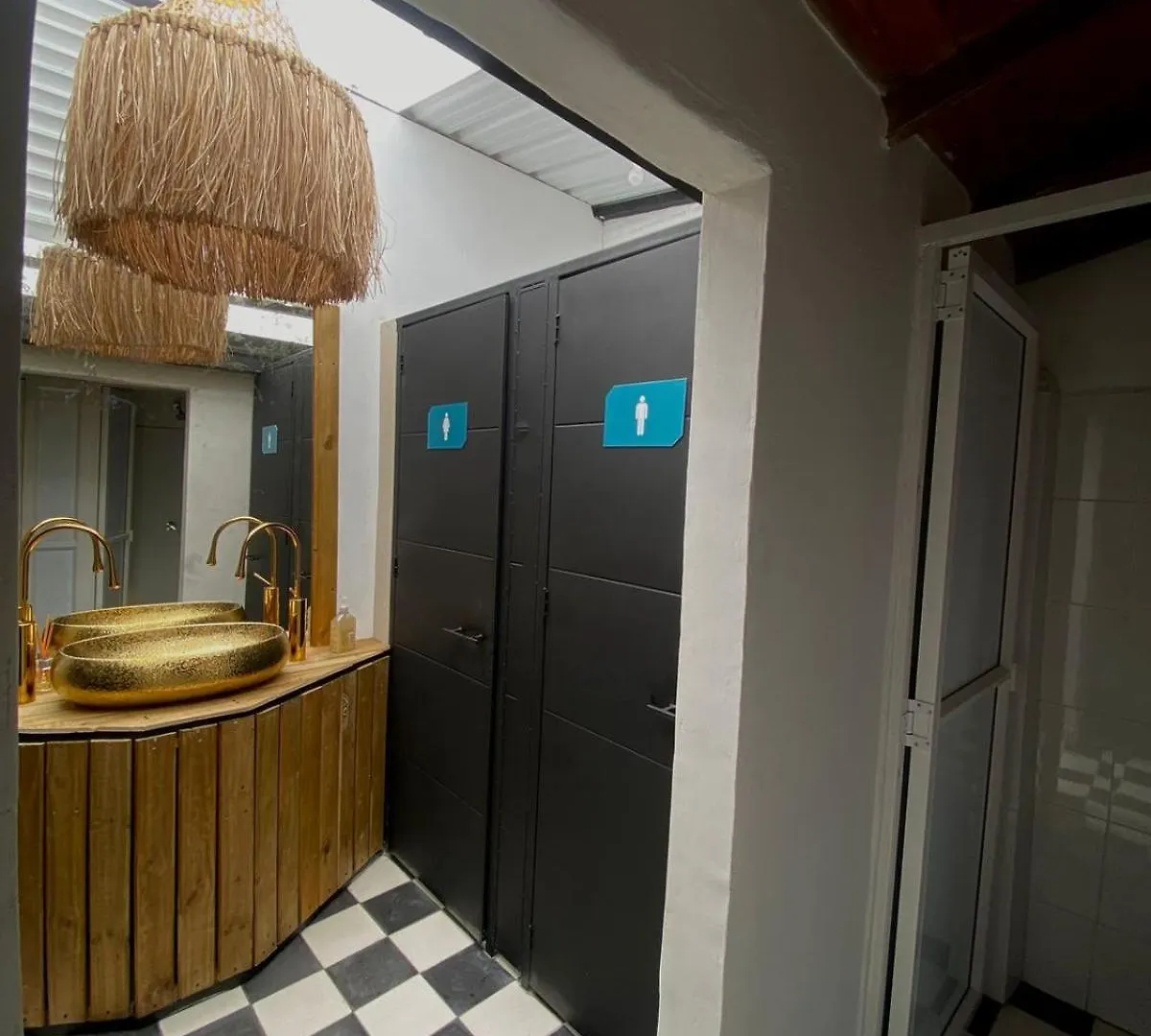 Lucca Hostel Medellín Penzion