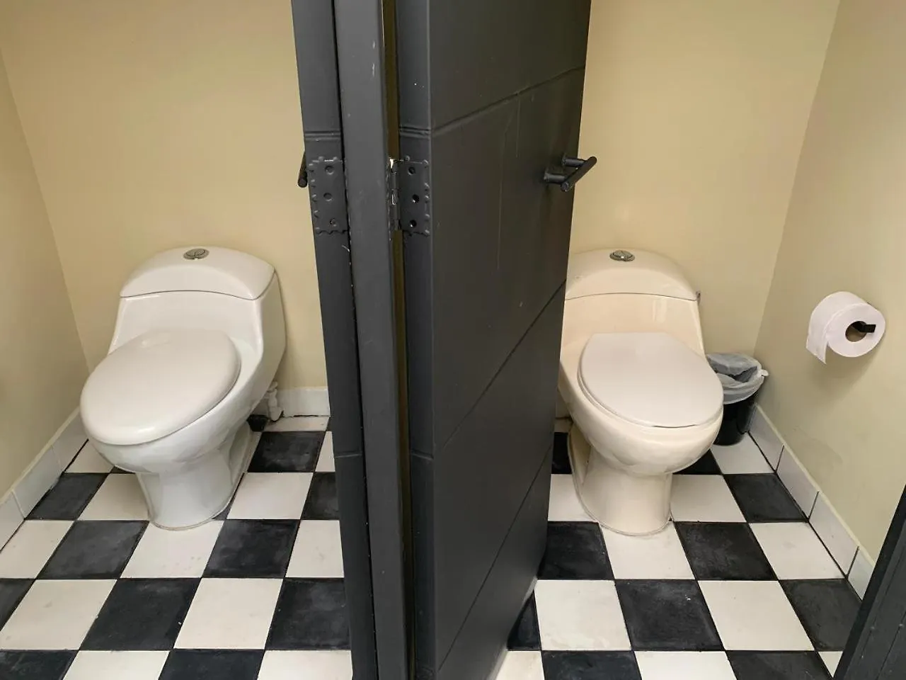 בית הארחה Lucca Hostel מדיין