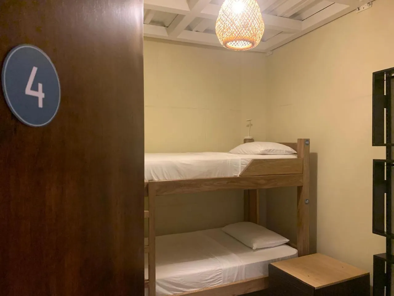 Lucca Hostel Μεντεγίν Πανσιόν