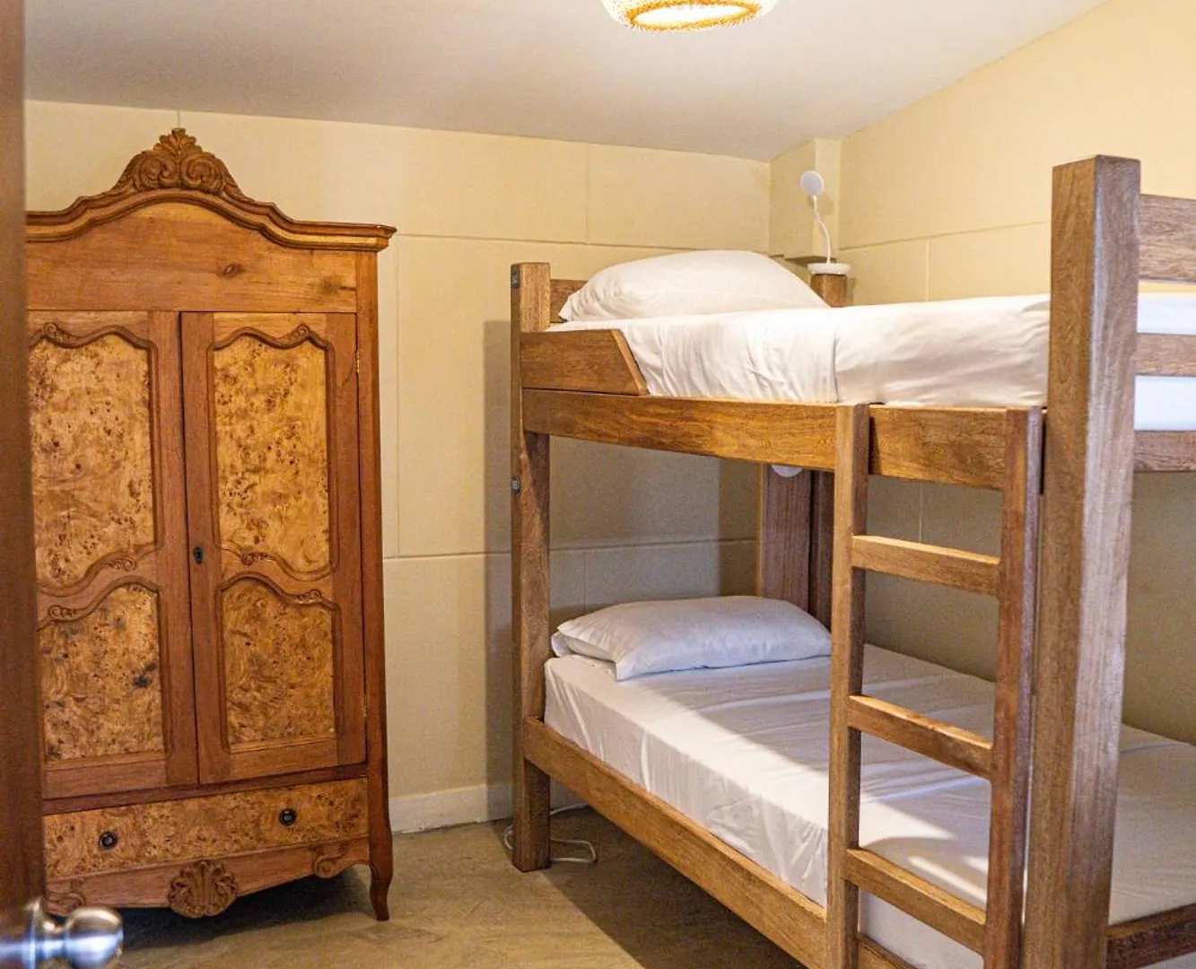 Guest house Lucca Hostel Medellin Colombia